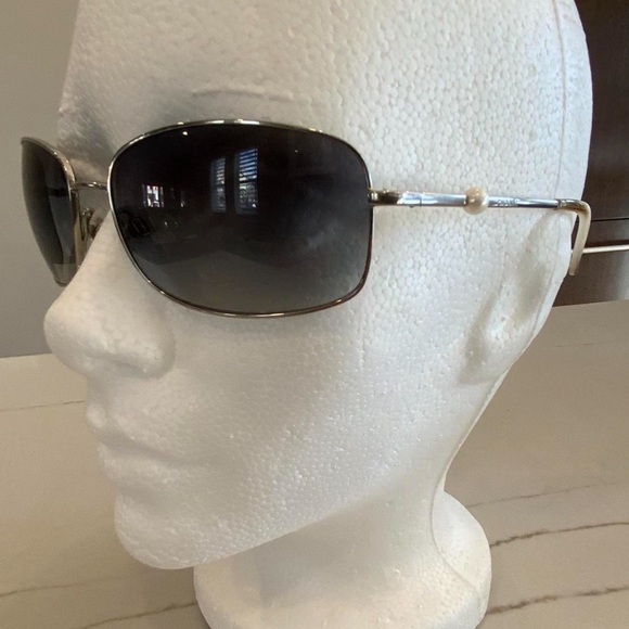 Vintage Chanel sunglasses from 2011 La Perle Collection - Picture 8 of 8